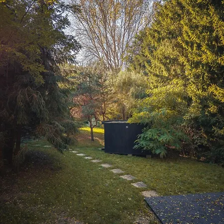 Gerendaház W Ogrodzie Dla Gosci